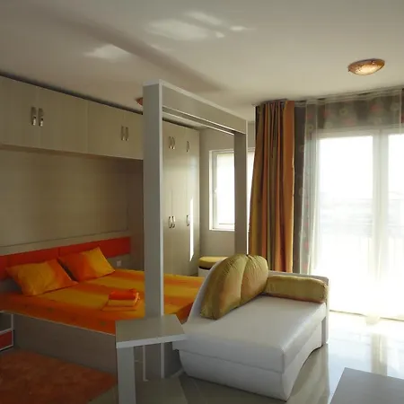 Domus Extra Апартамент